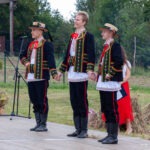 Tancerze w strojach regionalnych z Lubelszczyzny i Spisza podczas Święta Miodu w Płazie.