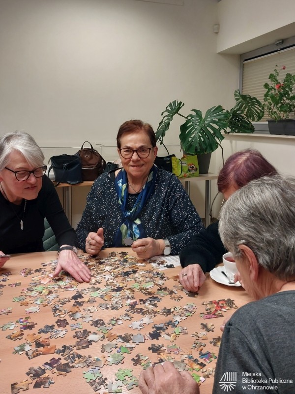 seniorzy w bibliotece biblioteki siostrzane 16.07.2024