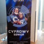 Baner reklamowy projektu "Cyfrowy Senior" przedstawia starszą parę i logo ISSA.