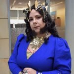 Uczestniczka konkursu cosplay prezentuje strój inspirowany postacią z mitologii w trakcie ChrzanCon.