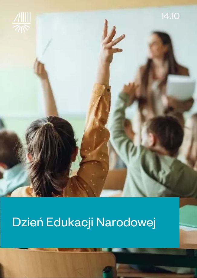 Uczniowie podnoszą ręce w klasie podczas lekcji.