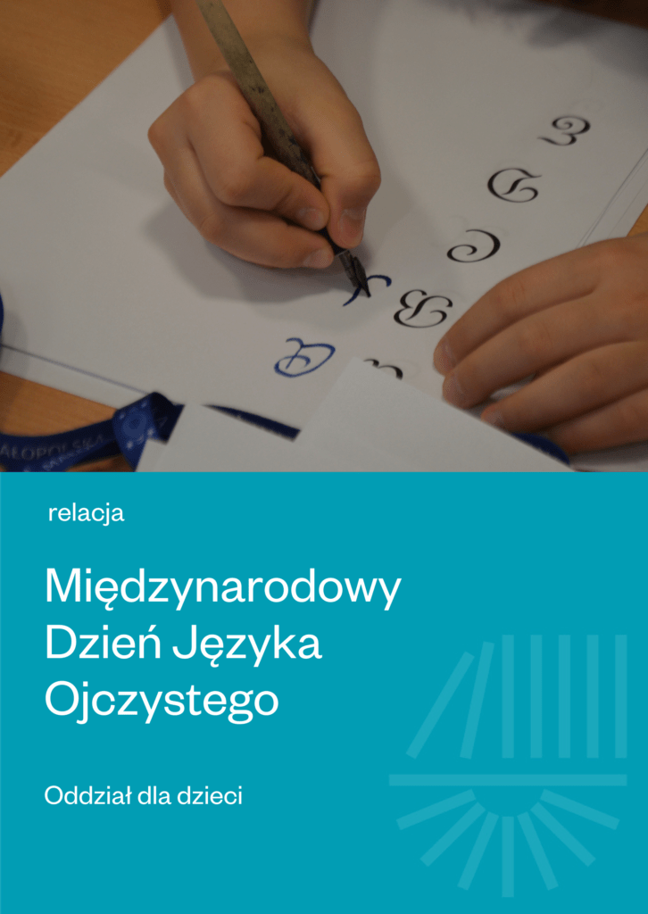 Dziecko trzyma ołówek i pisze duże litery na papierze podczas zajęć z kaligrafii.